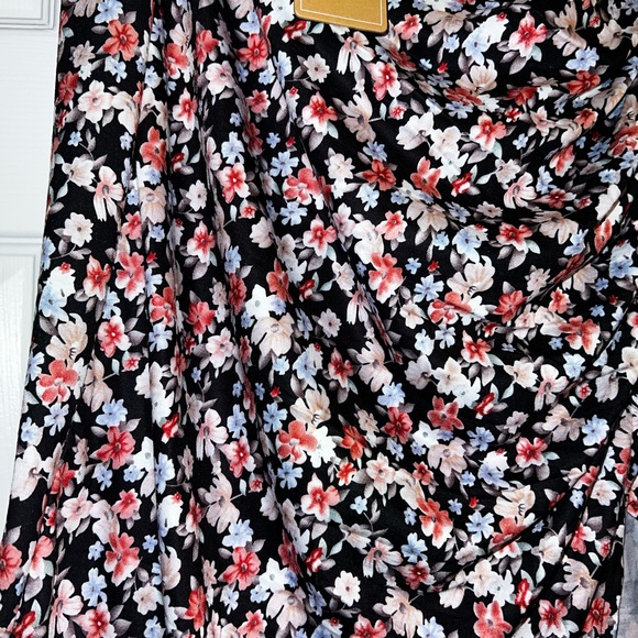 New NWT Shein Floral Black Pink Baby Blue Midi Skirt with Slit - Size L 🌸 - Picture 2 of 3